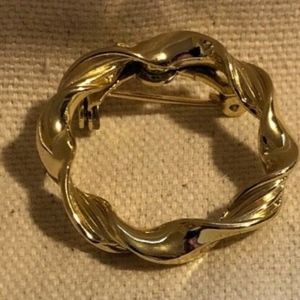 1" Vintage, Gold Tone, Braded round Brooch